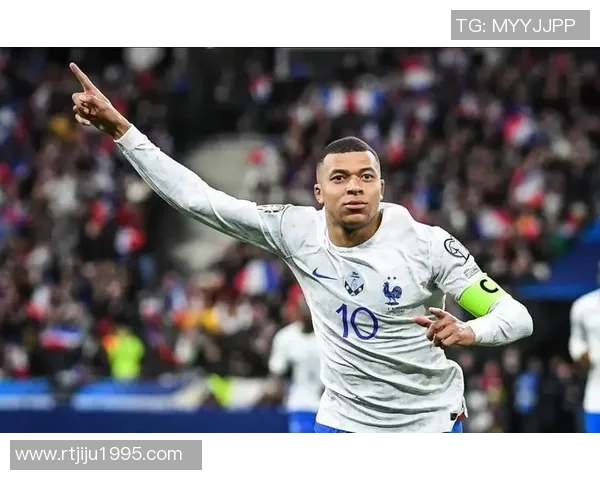 近期最受瞩目的足球明星盘点与表现分析